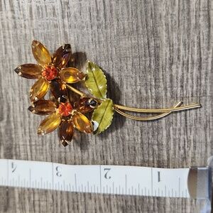 Vintage goldtone flowers and leaves brooch